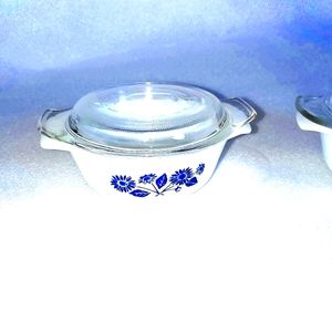 FIRE KING Blue Cornflower Casserole Dishes with lids 22 oz